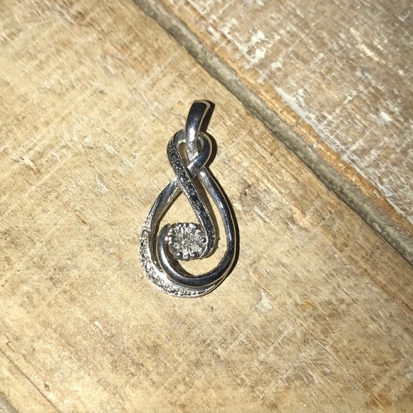 Sterling Silver Necklace Pendant - Picture 1 of 2
